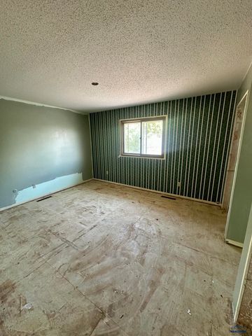 2415 E OTHER, Pierre, SD 57501
