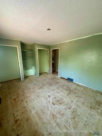 2415 E OTHER, Pierre, SD 57501