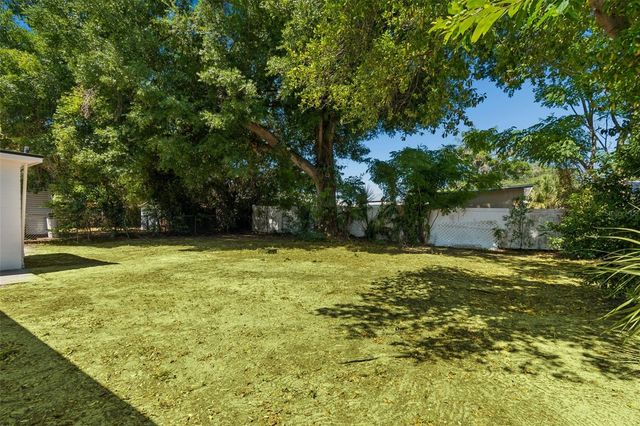 11206 N ARDEN AVENUE, Tampa, FL 33612