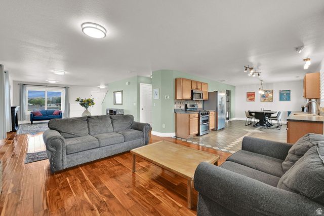 3581 W 2500 S, Syracuse, UT 84075