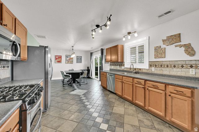 3581 W 2500 S, Syracuse, UT 84075