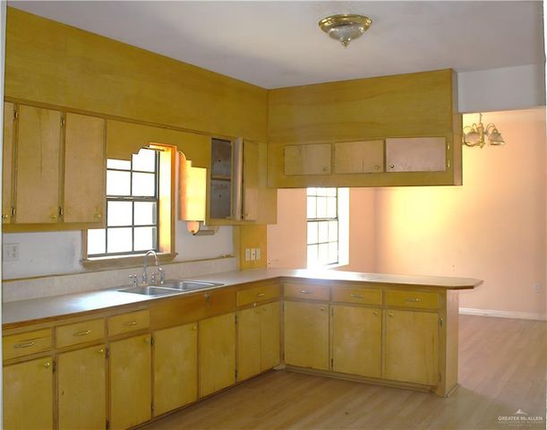 502 N East Street, Rio Grande City, TX 78582