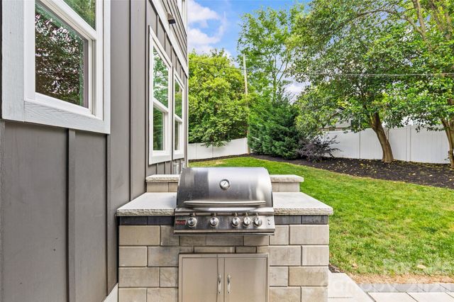 815 W Kingston Avenue, Charlotte, NC 28203