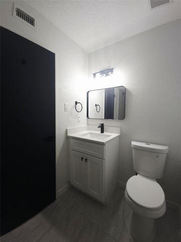 12040 Mighty Oak Drive A, Houston, TX 77066