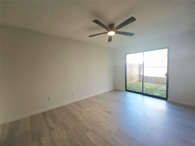 12040 Mighty Oak Drive A, Houston, TX 77066