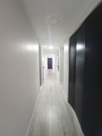 12040 Mighty Oak Drive A, Houston, TX 77066