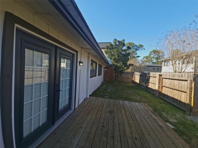 12040 Mighty Oak Drive A, Houston, TX 77066