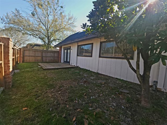 12040 Mighty Oak Drive A, Houston, TX 77066