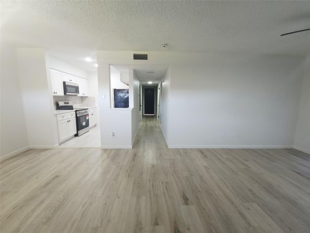 12040 Mighty Oak Drive A, Houston, TX 77066