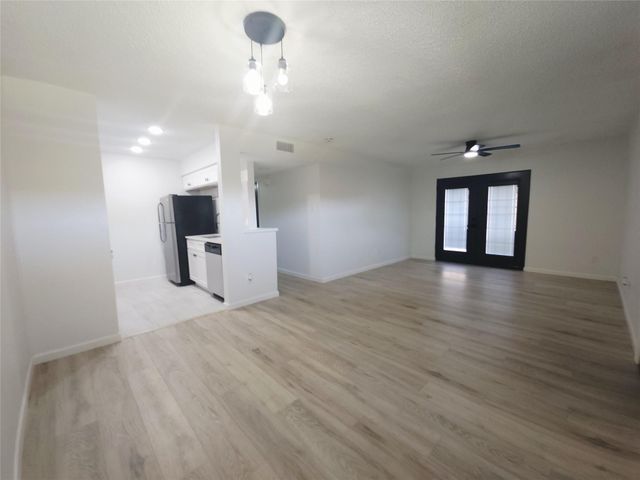 12040 Mighty Oak Drive A, Houston, TX 77066