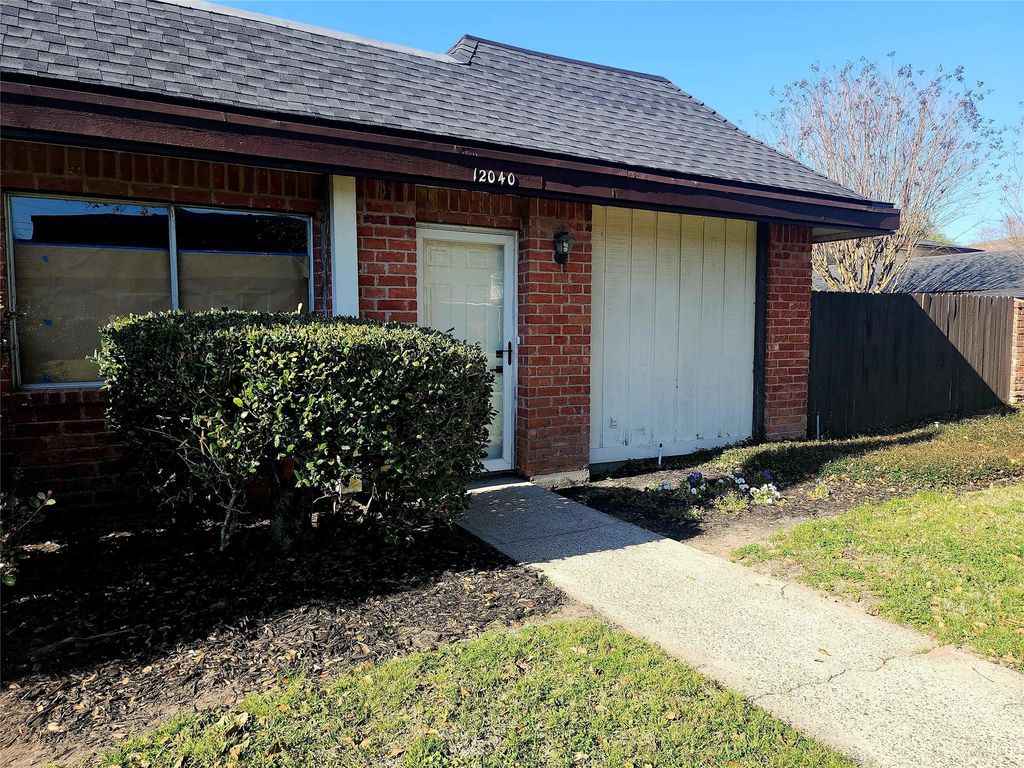 12040 Mighty Oak Drive A, Houston, TX 77066