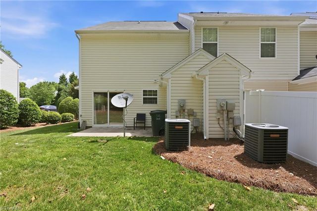42 Ledgerstone Lane, Greensboro, NC 27407