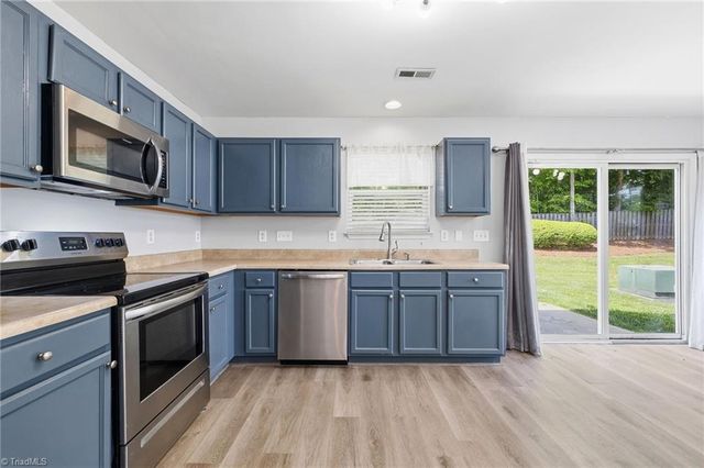 42 Ledgerstone Lane, Greensboro, NC 27407