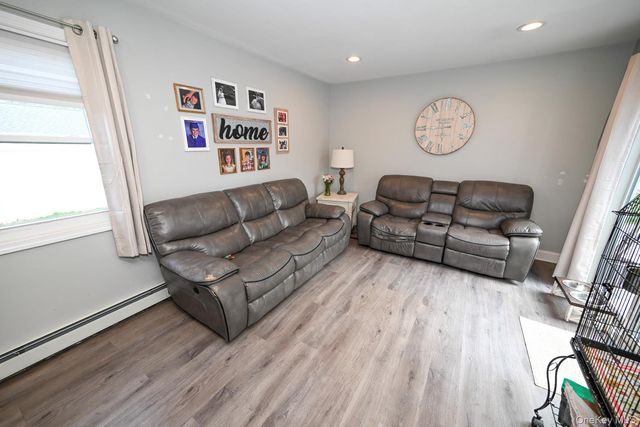 45 Roosevelt Avenue, Selden, NY 11784