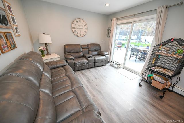 45 Roosevelt Avenue, Selden, NY 11784