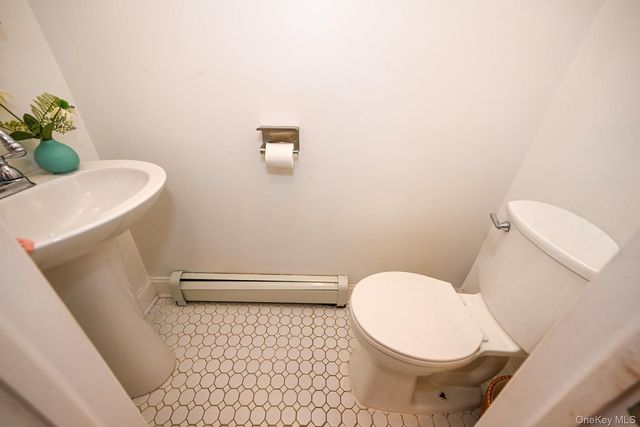 45 Roosevelt Avenue, Selden, NY 11784