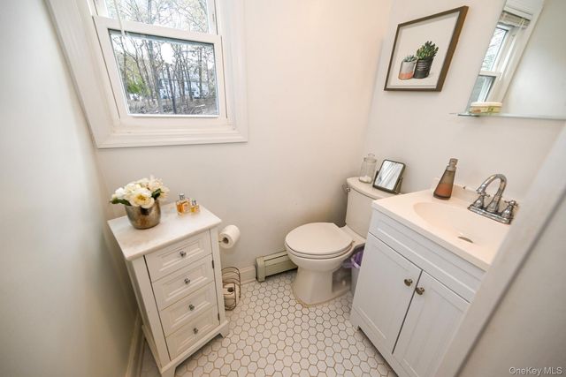 45 Roosevelt Avenue, Selden, NY 11784