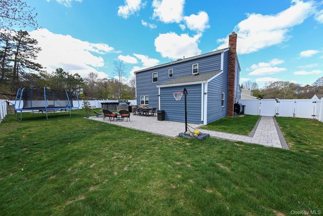 45 Roosevelt Avenue, Selden, NY 11784