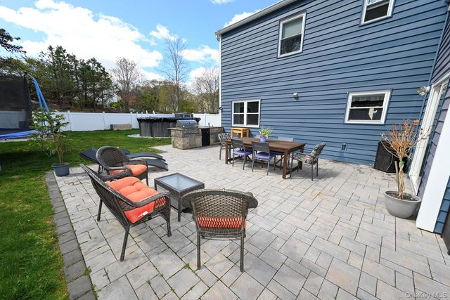 45 Roosevelt Avenue, Selden, NY 11784