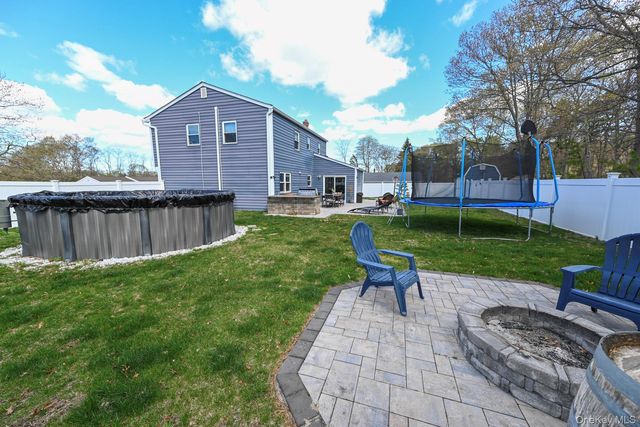 45 Roosevelt Avenue, Selden, NY 11784