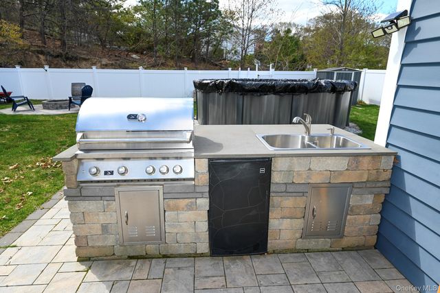 45 Roosevelt Avenue, Selden, NY 11784