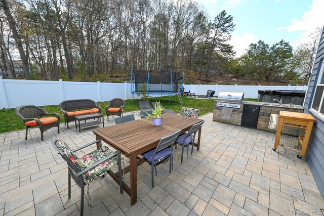 45 Roosevelt Avenue, Selden, NY 11784