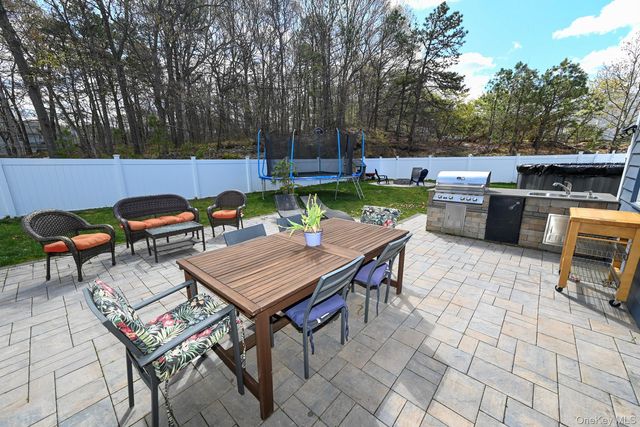 45 Roosevelt Avenue, Selden, NY 11784