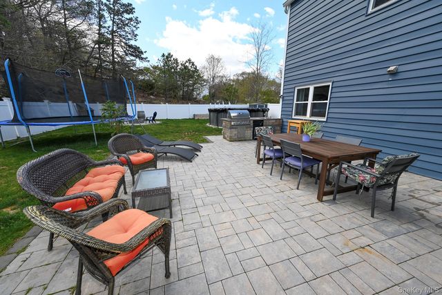 45 Roosevelt Avenue, Selden, NY 11784