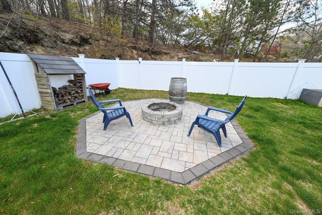 45 Roosevelt Avenue, Selden, NY 11784