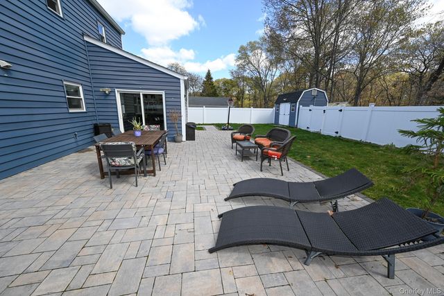 45 Roosevelt Avenue, Selden, NY 11784