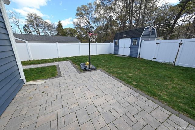 45 Roosevelt Avenue, Selden, NY 11784