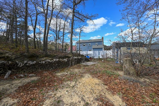 45 Roosevelt Avenue, Selden, NY 11784