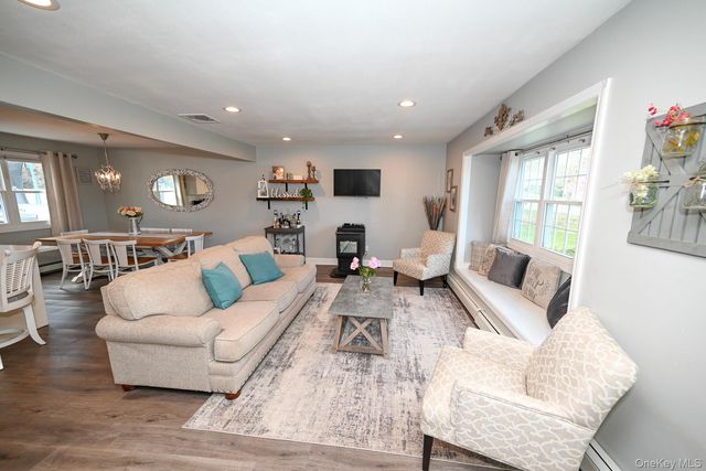 45 Roosevelt Avenue, Selden, NY 11784