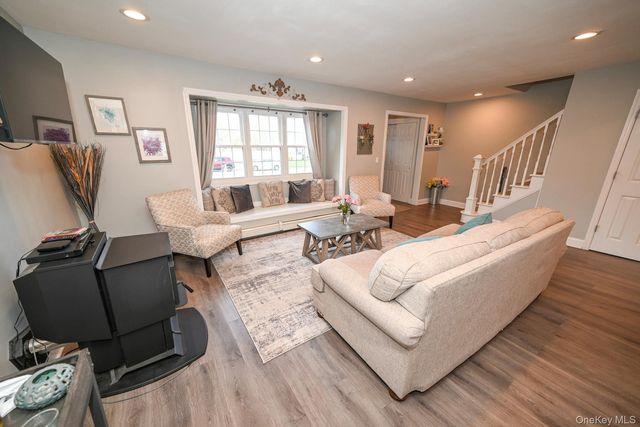 45 Roosevelt Avenue, Selden, NY 11784