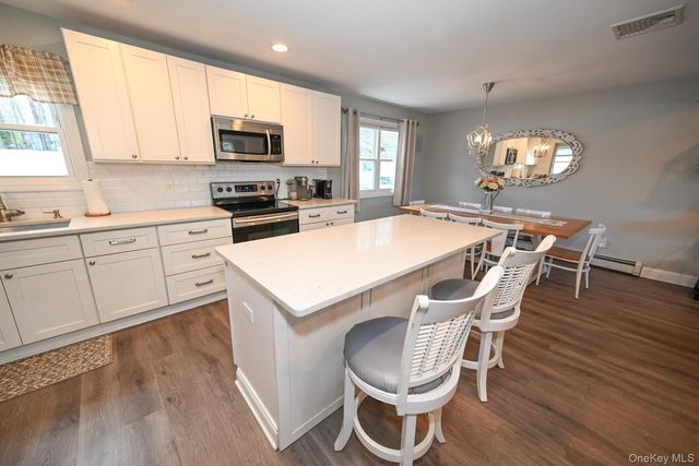 45 Roosevelt Avenue, Selden, NY 11784