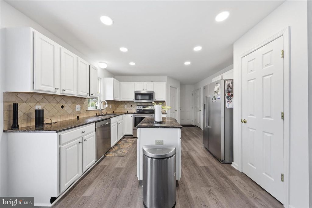 Image 13 of property listing at 121 BACHTELL CIR, Smithsburg, MD 21783