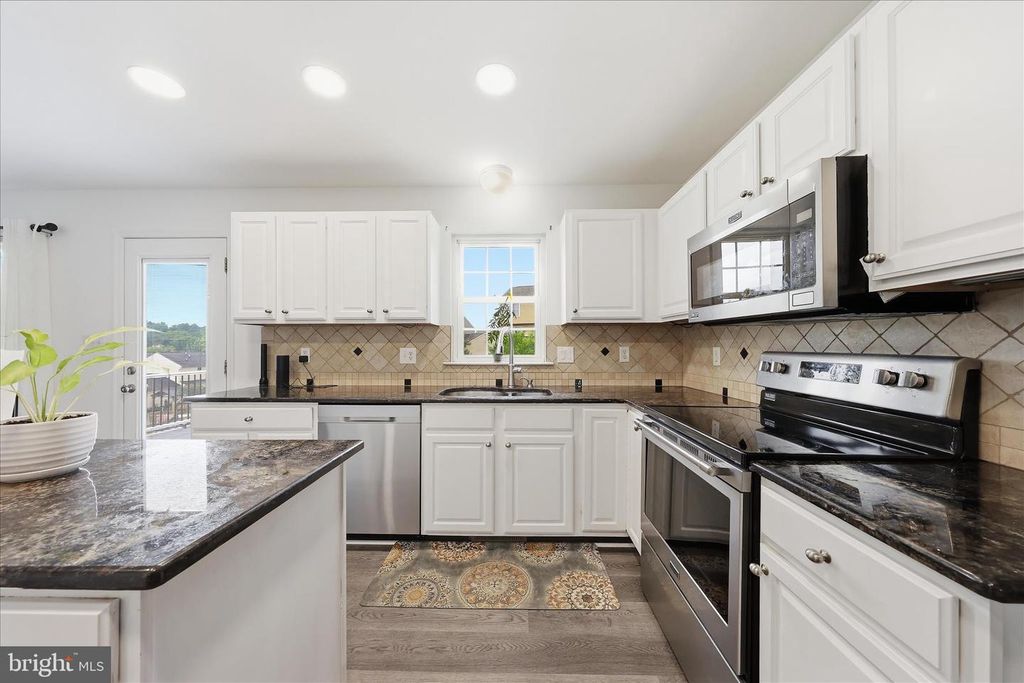 Image 17 of property listing at 121 BACHTELL CIR, Smithsburg, MD 21783