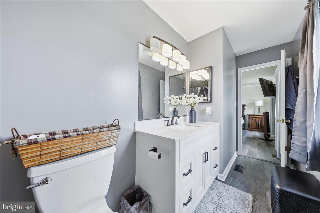 Image 25 of property listing at 121 BACHTELL CIR, Smithsburg, MD 21783
