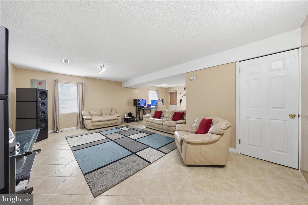 Image 32 of property listing at 121 BACHTELL CIR, Smithsburg, MD 21783