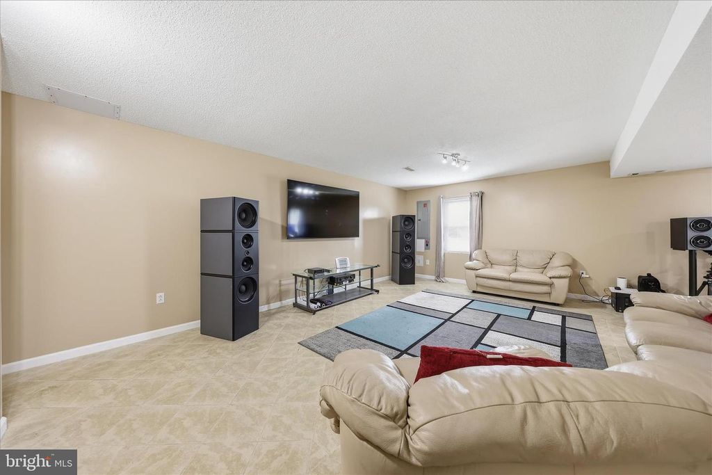 Image 33 of property listing at 121 BACHTELL CIR, Smithsburg, MD 21783