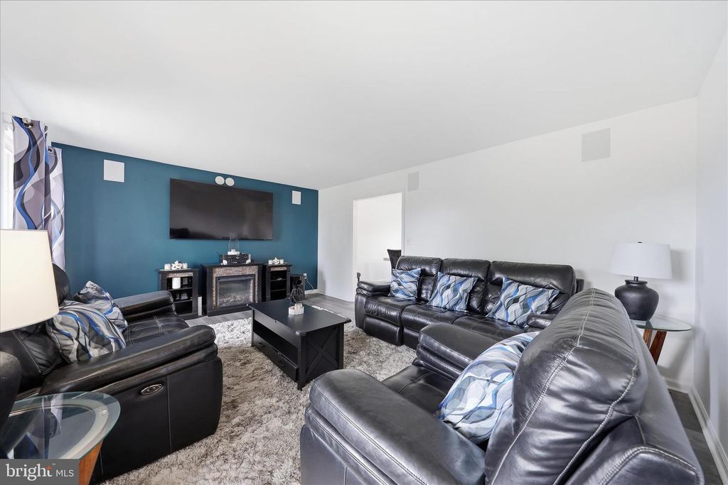 Image 6 of property listing at 121 BACHTELL CIR, Smithsburg, MD 21783