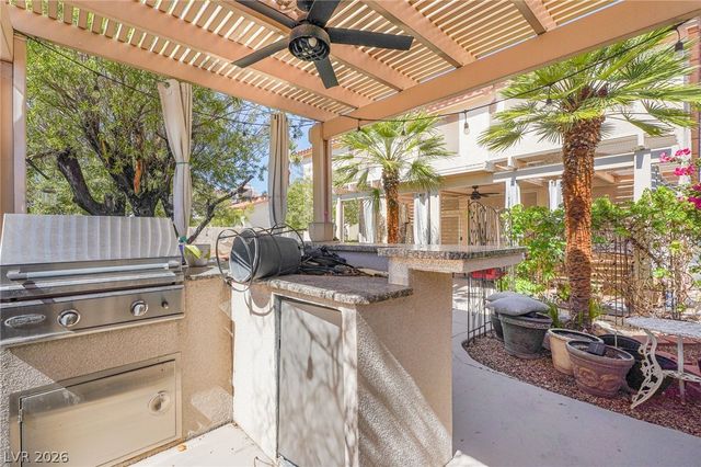 8821 Fall Green Avenue, Las Vegas, NV 89129