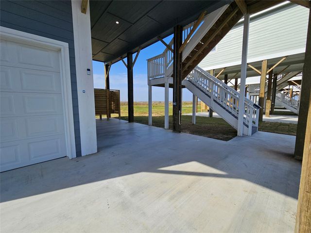 1075 Shady Lane, Gilchrist, TX 77617