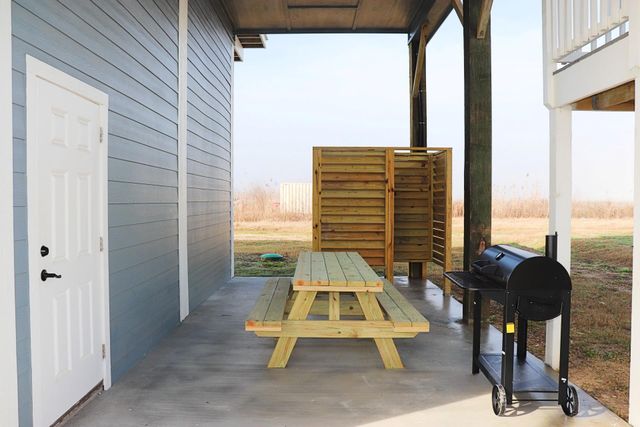 1075 Shady Lane, Gilchrist, TX 77617