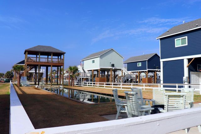 1075 Shady Lane, Gilchrist, TX 77617