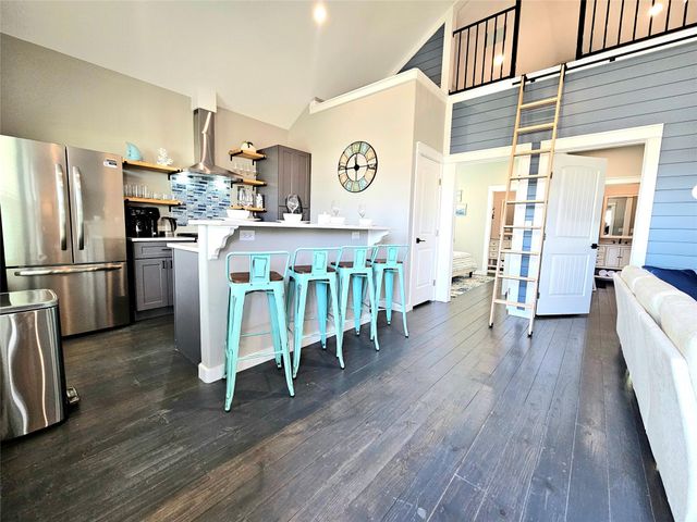 1075 Shady Lane, Gilchrist, TX 77617