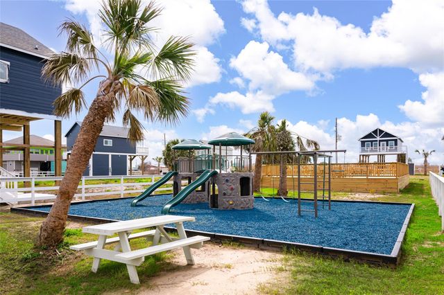 1075 Shady Lane, Gilchrist, TX 77617