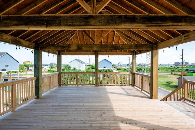 1075 Shady Lane, Gilchrist, TX 77617