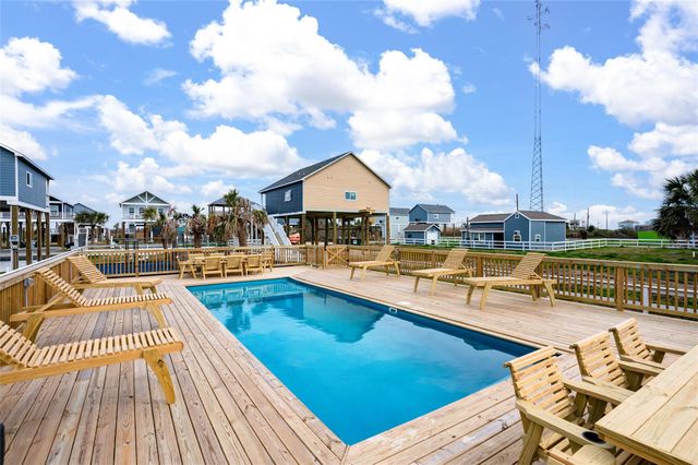 1075 Shady Lane, Gilchrist, TX 77617