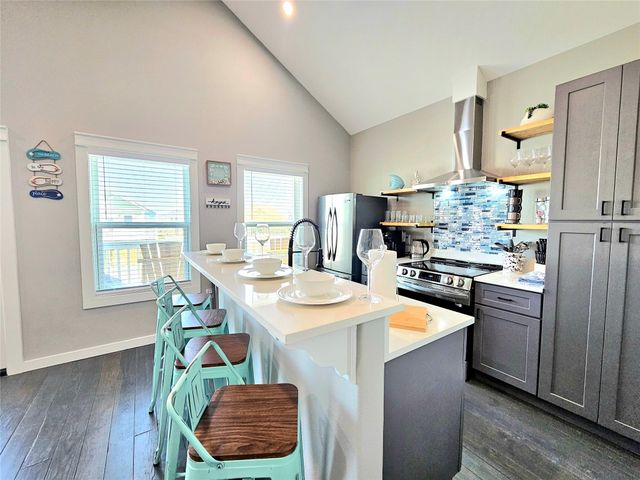 1075 Shady Lane, Gilchrist, TX 77617